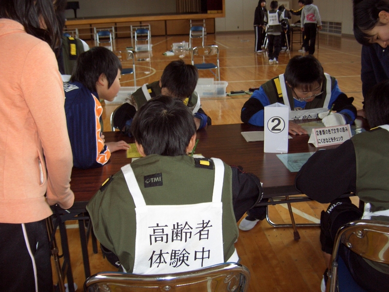 中津川市社会福祉協議会｜付知南小学校6年生疑似体験