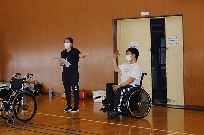 【付知地区社協】福祉体験セミナーで障がい者スポーツ体験をしました。