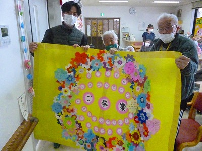 坂下小学校6年生の生徒さん達と卒業作品の交換をしました。