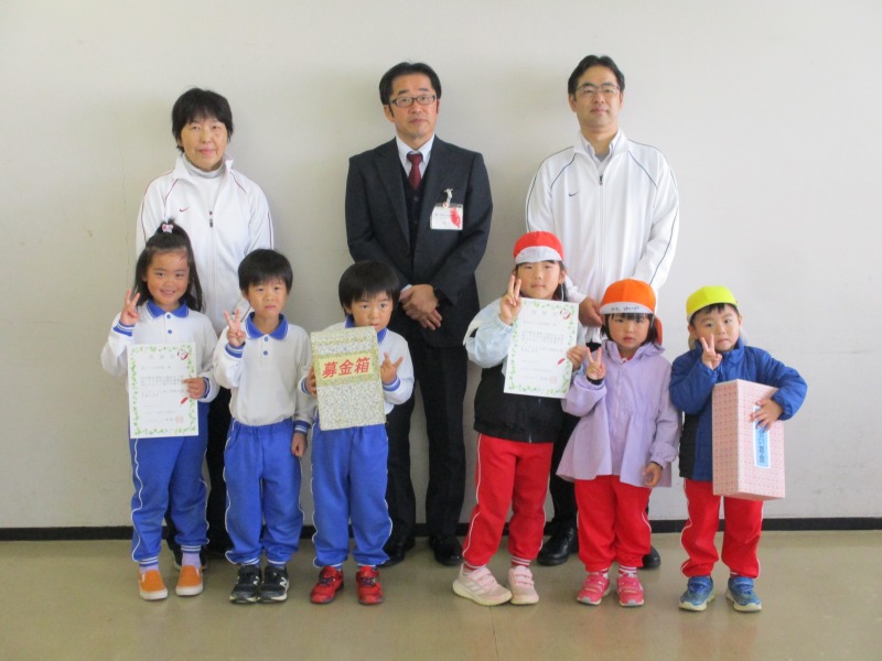 赤い羽根共同募金をいただきました～東さくら保育園・坂本さくら保育園～