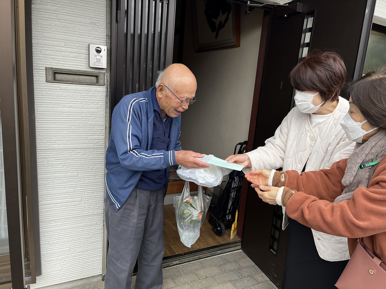 【南地区社協】ひとり暮らし高齢者への見守り配食訪問活動～中津川市立第二中学校生徒の手紙とともに～